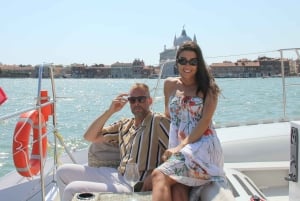 Венеция: круиз на катамаране по лагуне с музыкой и напитками