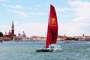 Венеция: круиз на катамаране по лагуне с музыкой и напитками