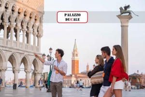 Venice: Medieval Guided Walking Tour & History Gallery Visit