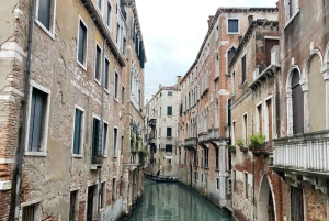 Venice: Early Morning Walking Tour with a Local Guide