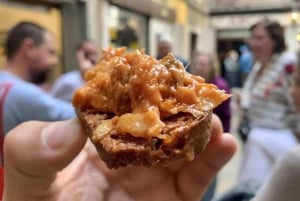 Venice old Taverns and Rialto Market Food Adventure