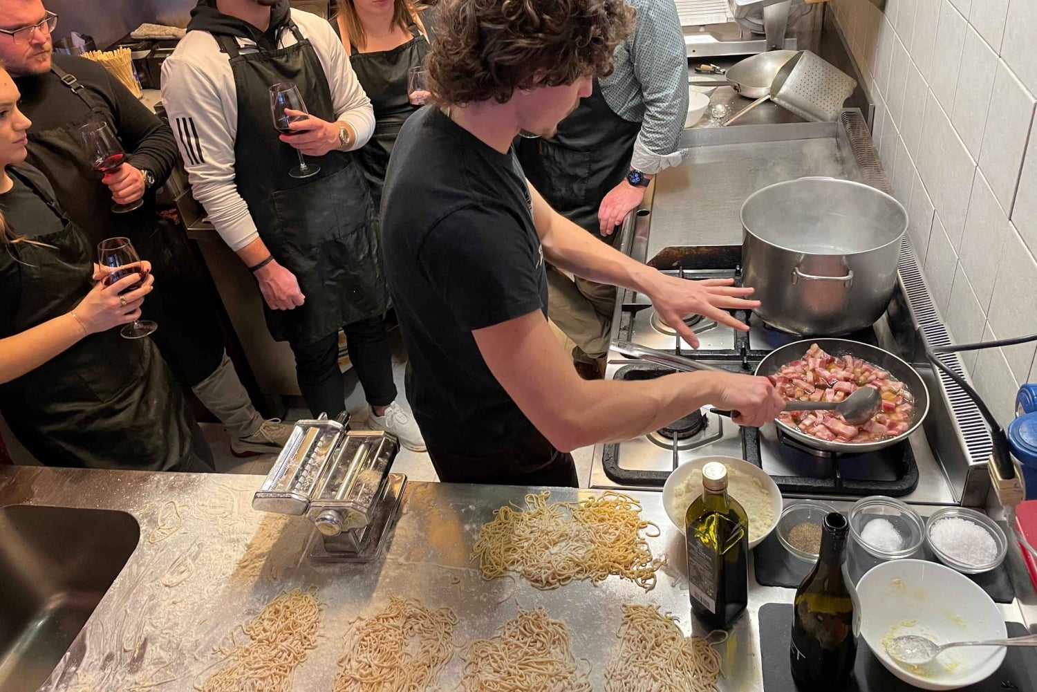 Venedig: Madlavningskursus i pasta carbonara med vin