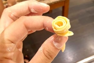 Venecia: clase de pasta con vino y helado