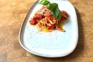 Venecia: clase de pasta con vino y helado