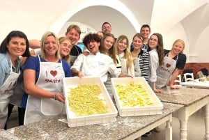 Venecia: clase de pasta con vino y helado