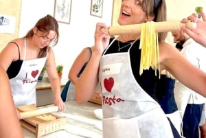Venecia: clase de pasta con vino y helado