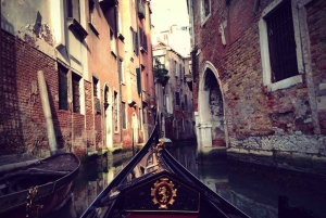 Veneza: excursão privada após o anoitecer e passeio de gôndola