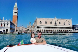 Venecia: Excursión Privada en Barco con Recogida en el Hotel