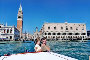 Venecia: Excursión Privada en Barco con Recogida en el Hotel