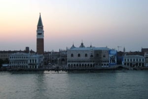 Venice: Private Evening Stroll with Gondola Ride