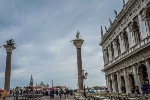 Venice: Private Evening Stroll with Gondola Ride