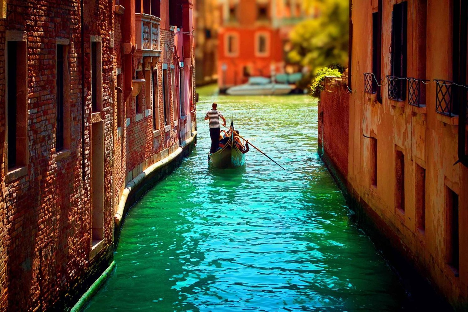 Venice: Private Gondola Cruise for up to 5 Passengers