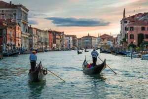 Venice: Private Gondola Cruise for up to 5 Passengers
