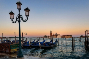 Venice: Private Gondola Ride for up to 5 People