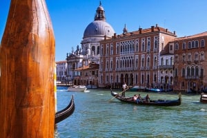 Venedig: Private Gondelfahrt für bis zu 5 Personen