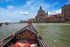 Venedig: Private Gondelfahrt für bis zu 5 Personen