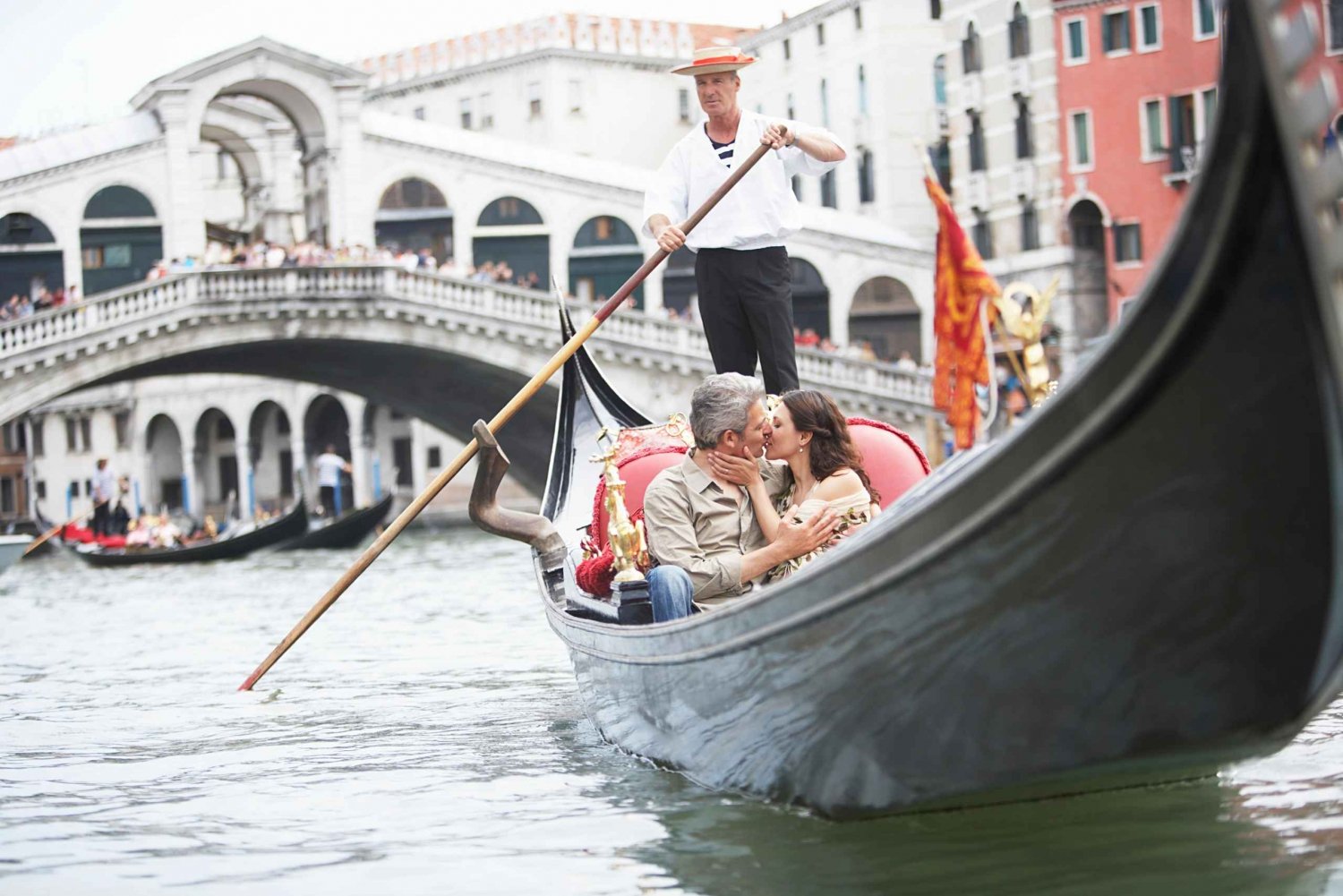 Venice: Private Gondola Ride with Personal Photographer