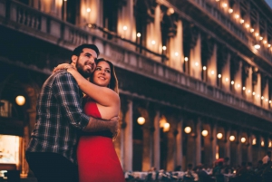 Venice: Private Gondola Ride with Professional Photographer
