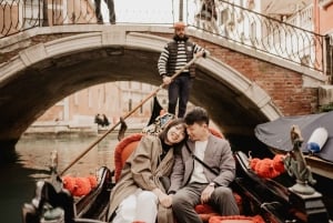 Venise : Promenade en gondole privée avec un photographe professionnel