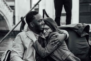 Venise : Promenade en gondole privée avec un photographe professionnel