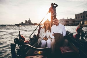 Venise : Promenade en gondole privée avec un photographe professionnel