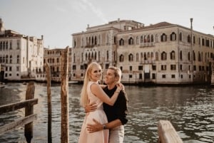 Venise : Promenade en gondole privée avec un photographe professionnel