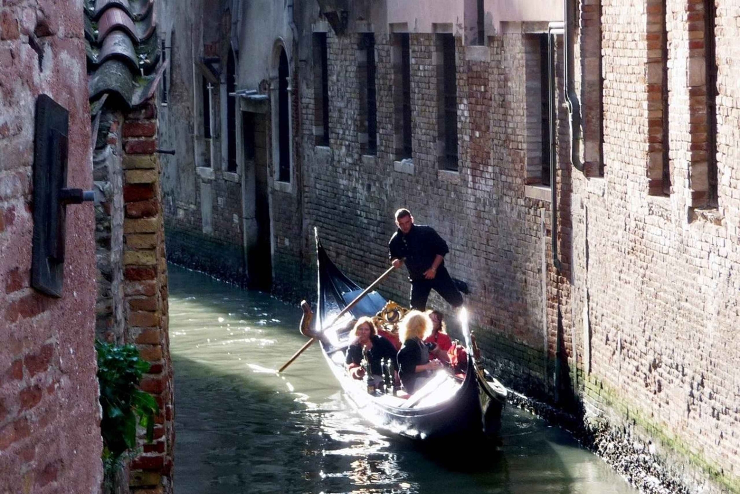 Venedig: Private Gondelfahrt auf dem Canal Grande ab Rialto