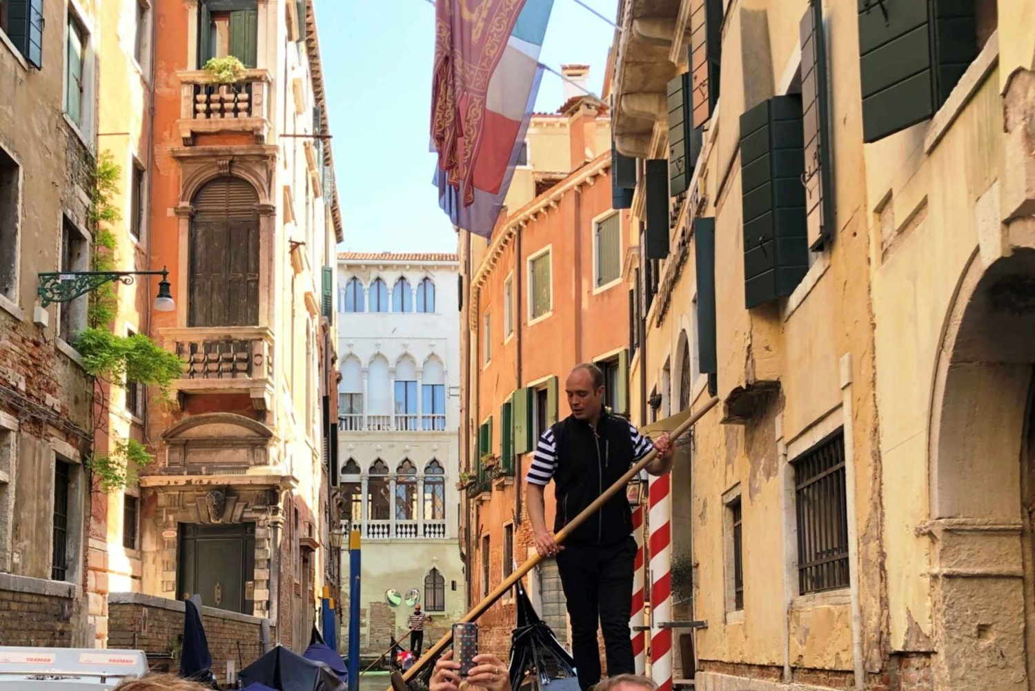 Venedig: Private Gondelfahrt auf dem Canal Grande ab Rialto