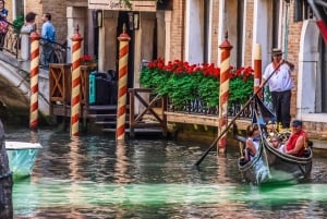 Wenecja: Prywatna przejażdżka gondolą po Wielkim Kanale z Rialto
