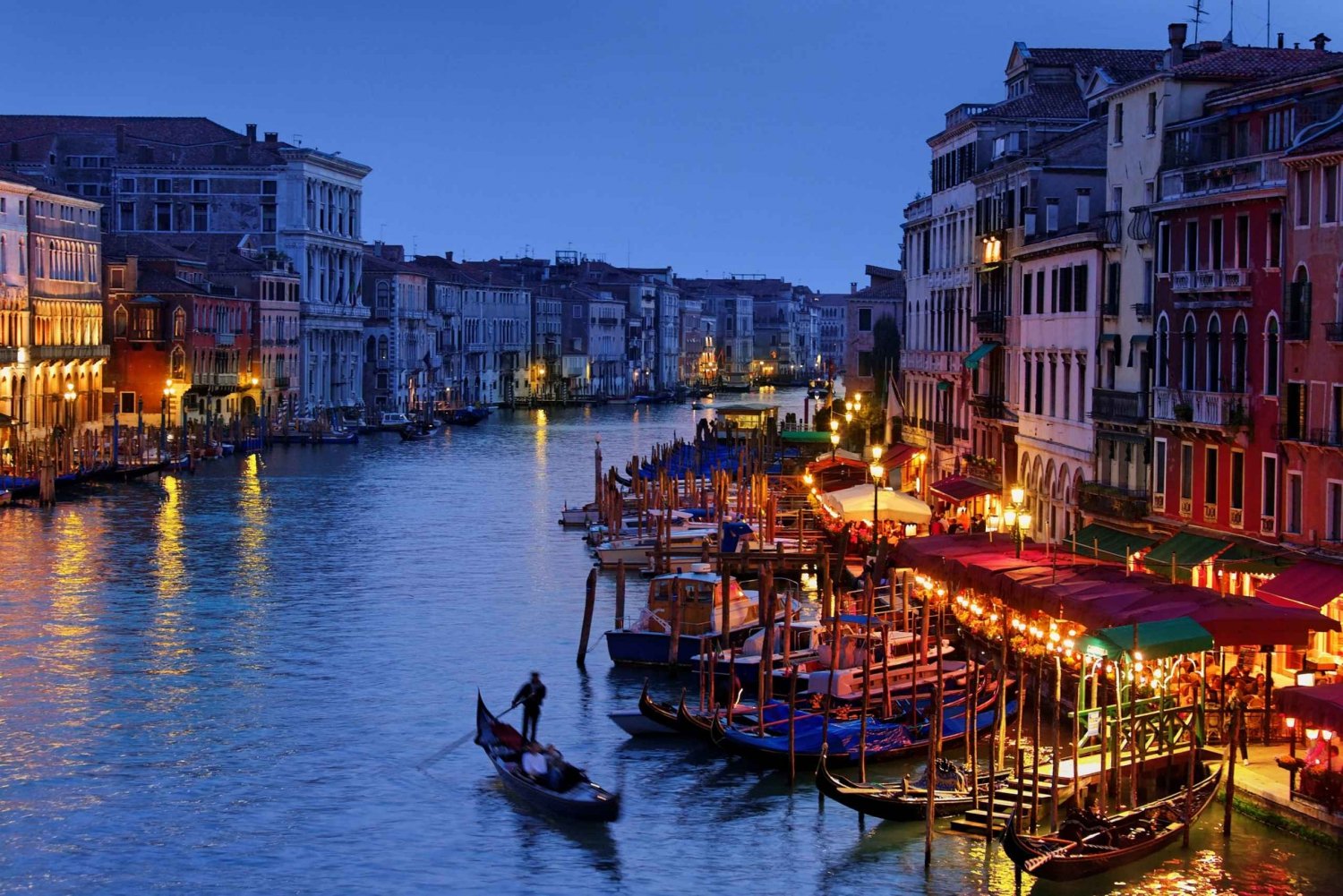 Venice: Private Nighttime Gondola Ride