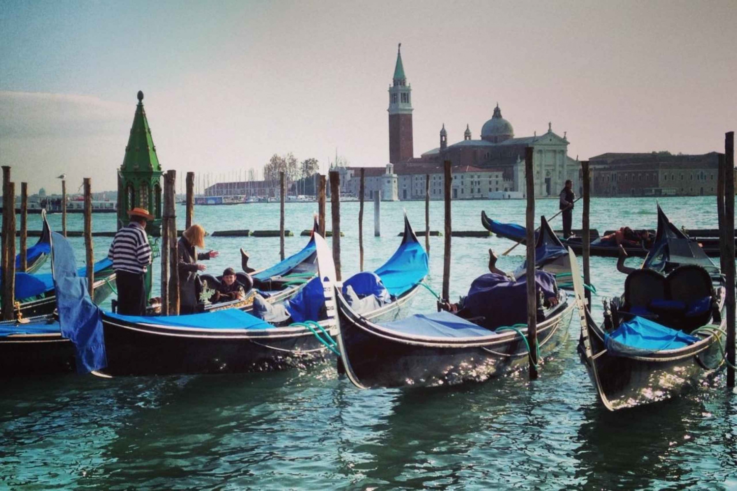 Venice: Private Tour with St. Mark's and Gondola Ride