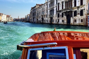 Venice: Private Transfer from Train Station by Water Taxi