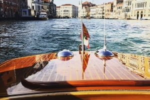 Venezia: Trasferimento privato dalla stazione ferroviaria con taxi acqueo