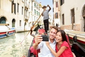 Venice: Private Walking Tour, Doges Palace and Gondola Ride