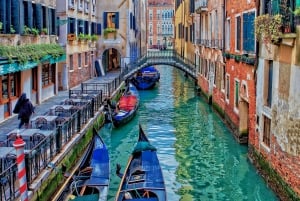 Venedig: Romantisk gondoltur och middag för två