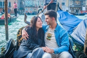 Venice: Romantic Gondola tour and Dinner for two