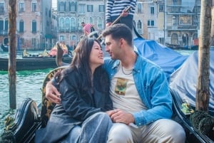 Venice: Romantic Gondola tour and Dinner for two