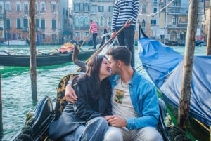 Venice: Romantic Gondola tour and Dinner for two