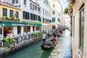 Venice: Romantic Gondola tour and Dinner for two