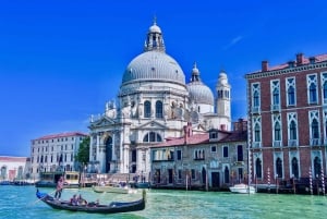 Venice: Romantic Gondola tour and Dinner for two