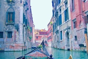 Venice: Romantic Gondola tour and Dinner for two