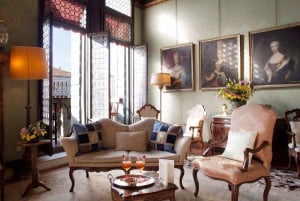 Venetsia: Romanttinen palatsi-illallinen ja yksityinen gondoliajelu: Romanttinen palatsi-illallinen ja yksityinen gondoliajo