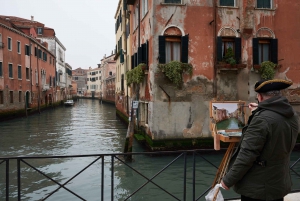 Venice: Semi Private Walking Tour with Gondola Ride & Spritz