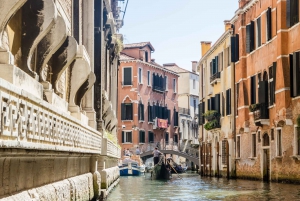 Venice: Shared Gondola Ride Across the Grand Canal