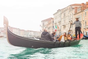 Venice: Shared Gondola Ride and Serenade