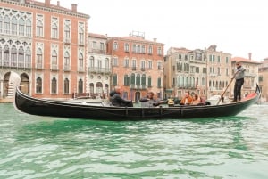 Venice: Shared Gondola Ride and Serenade