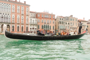 البندقية: رحلة مشتركة بالجندول وحفلة موسيقية