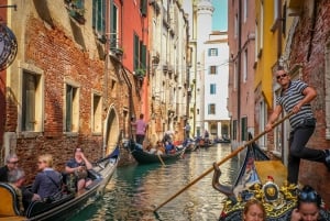 Venedig: Gemeinsame Gondelfahrt durch die Lagunenstadt