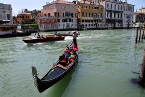 Venedig: Gemeinsame Gondelfahrt durch die Lagunenstadt