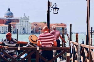 Venedig: Gemeinsame Gondelfahrt durch die Lagunenstadt